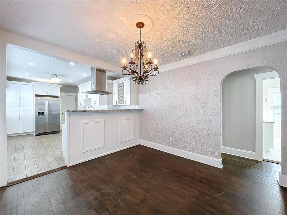 Active With Contract: $2,500 (2 beds, 2 baths, 1340 Square Feet)