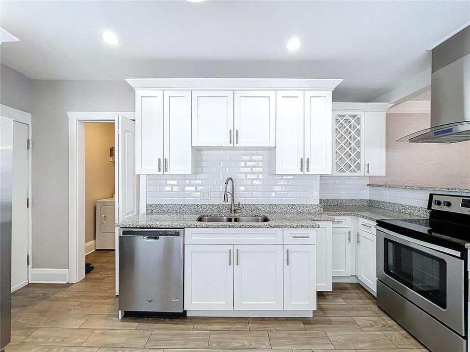 Active With Contract: $2,500 (2 beds, 2 baths, 1340 Square Feet)