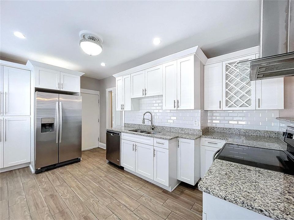 Active With Contract: $2,500 (2 beds, 2 baths, 1340 Square Feet)