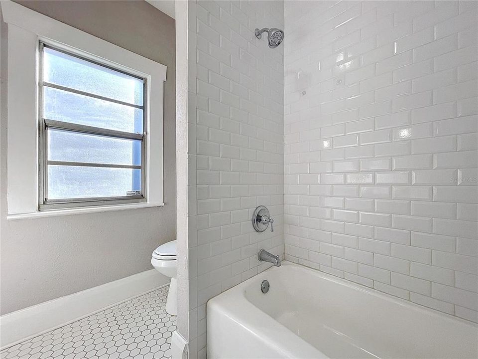 Active With Contract: $2,500 (2 beds, 2 baths, 1340 Square Feet)