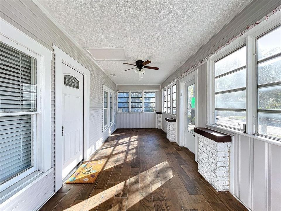 Active With Contract: $2,500 (2 beds, 2 baths, 1340 Square Feet)