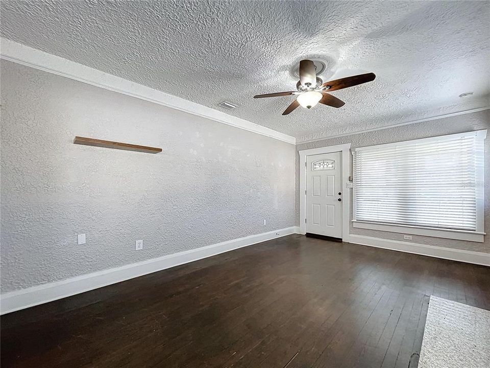 Active With Contract: $2,500 (2 beds, 2 baths, 1340 Square Feet)