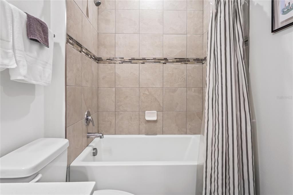 En Venta: $515,000 (4 camas, 3 baños, 3030 Pies cuadrados)