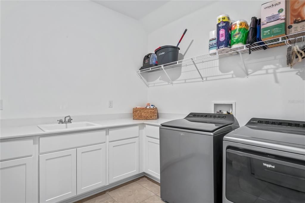 En Venta: $515,000 (4 camas, 3 baños, 3030 Pies cuadrados)