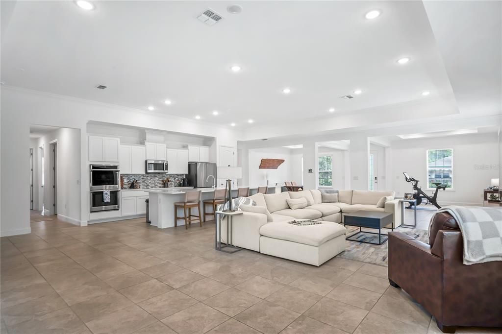 En Venta: $515,000 (4 camas, 3 baños, 3030 Pies cuadrados)