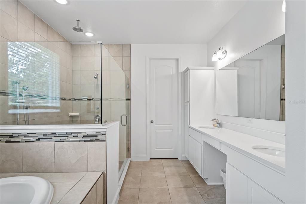 En Venta: $515,000 (4 camas, 3 baños, 3030 Pies cuadrados)