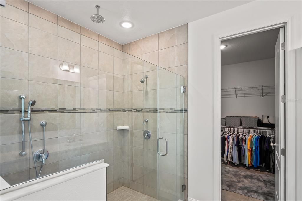 En Venta: $515,000 (4 camas, 3 baños, 3030 Pies cuadrados)