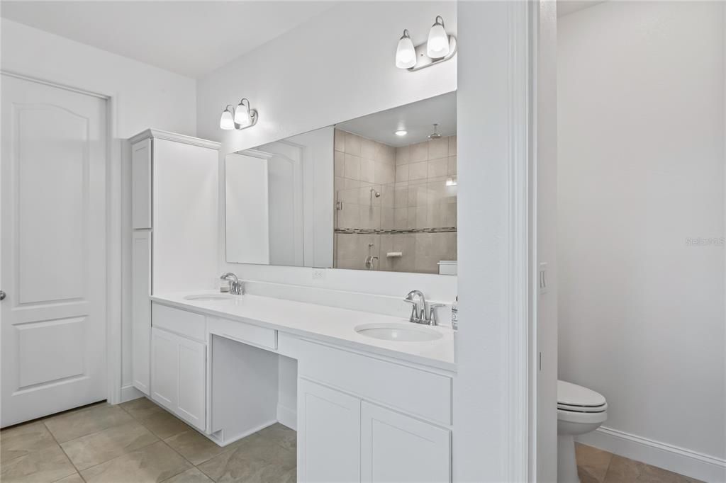 En Venta: $515,000 (4 camas, 3 baños, 3030 Pies cuadrados)