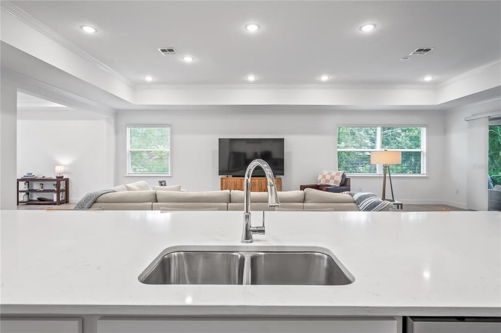 En Venta: $515,000 (4 camas, 3 baños, 3030 Pies cuadrados)