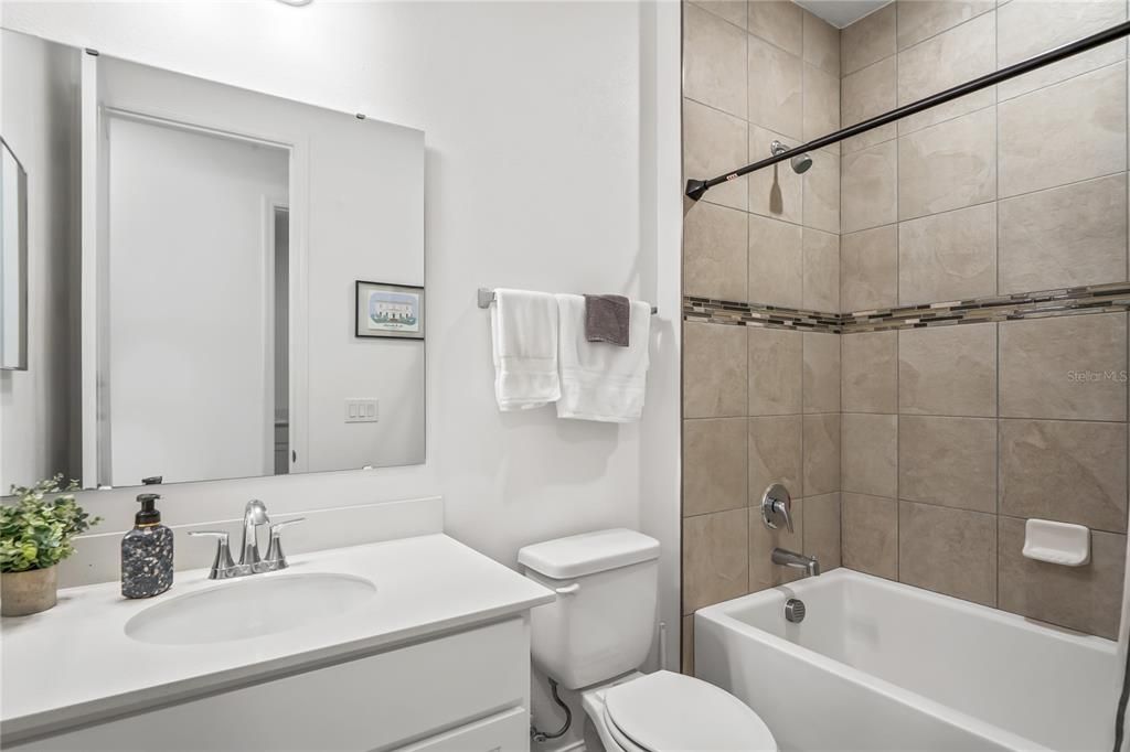 En Venta: $515,000 (4 camas, 3 baños, 3030 Pies cuadrados)