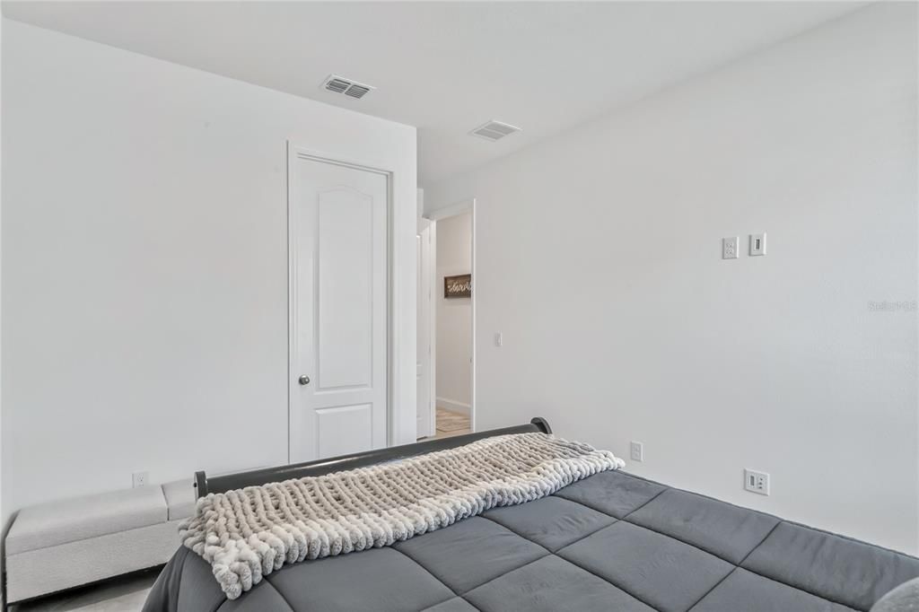 En Venta: $515,000 (4 camas, 3 baños, 3030 Pies cuadrados)