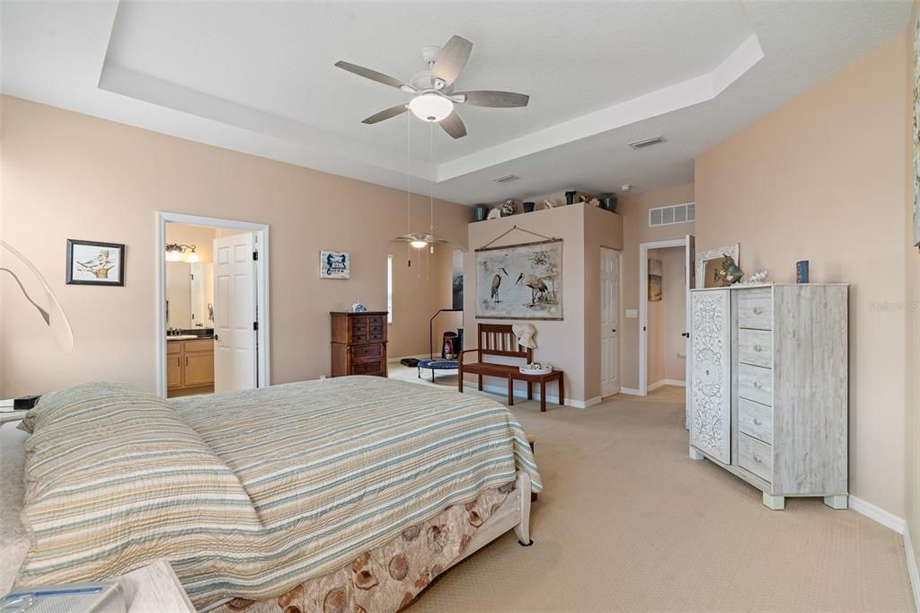 Activo con contrato: $409,900 (3 camas, 2 baños, 2092 Pies cuadrados)