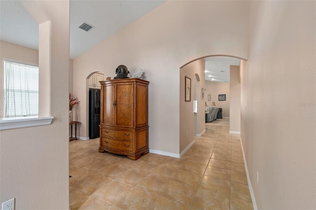 Activo con contrato: $409,900 (3 camas, 2 baños, 2092 Pies cuadrados)