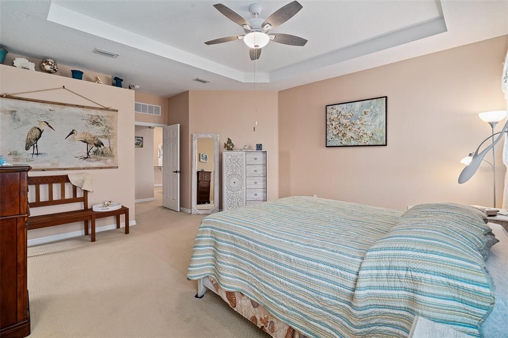 Activo con contrato: $409,900 (3 camas, 2 baños, 2092 Pies cuadrados)