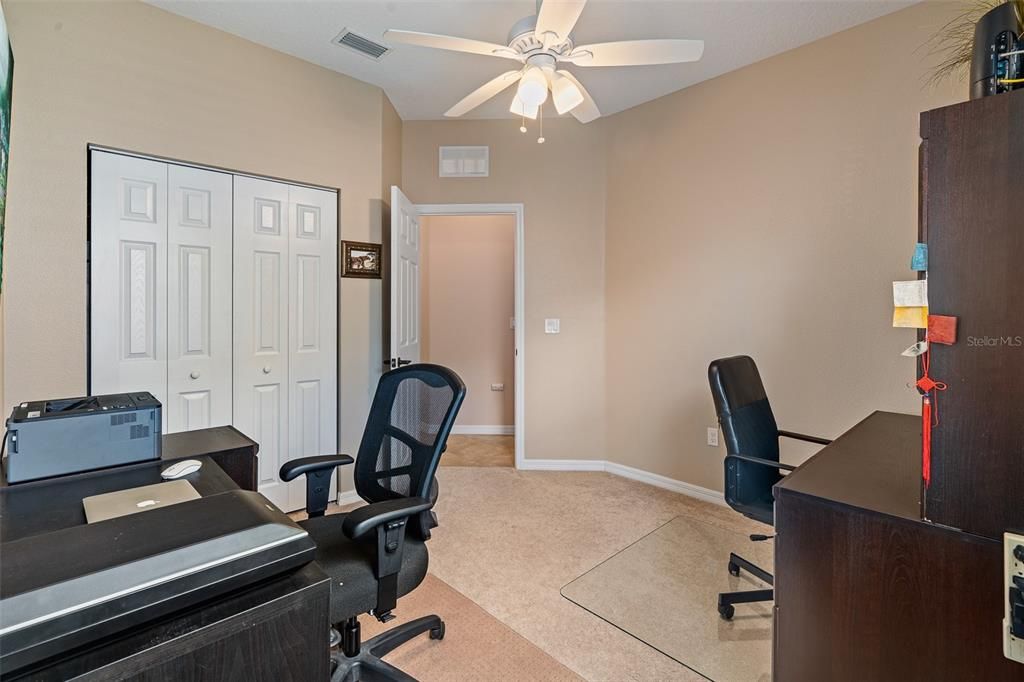 Activo con contrato: $409,900 (3 camas, 2 baños, 2092 Pies cuadrados)