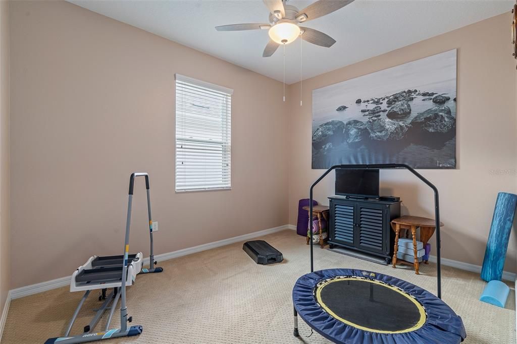 Activo con contrato: $409,900 (3 camas, 2 baños, 2092 Pies cuadrados)