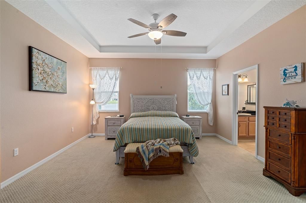 Activo con contrato: $409,900 (3 camas, 2 baños, 2092 Pies cuadrados)