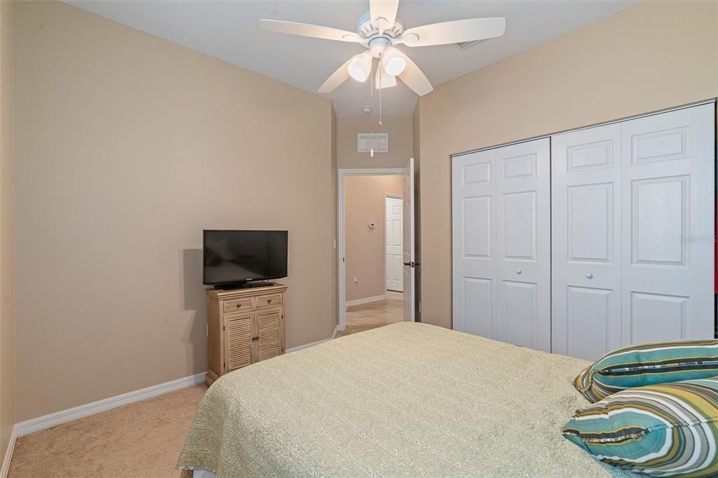 Activo con contrato: $409,900 (3 camas, 2 baños, 2092 Pies cuadrados)