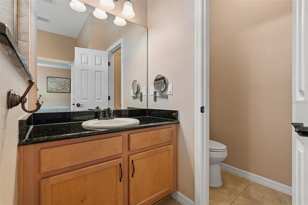 Activo con contrato: $409,900 (3 camas, 2 baños, 2092 Pies cuadrados)