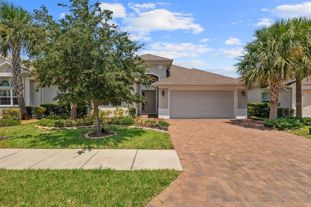 Activo con contrato: $409,900 (3 camas, 2 baños, 2092 Pies cuadrados)