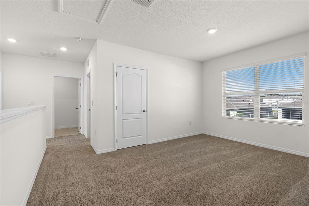 For Sale: $375,000 (5 beds, 3 baths, 2696 Square Feet)