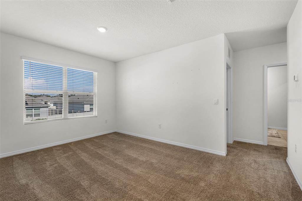 For Sale: $375,000 (5 beds, 3 baths, 2696 Square Feet)