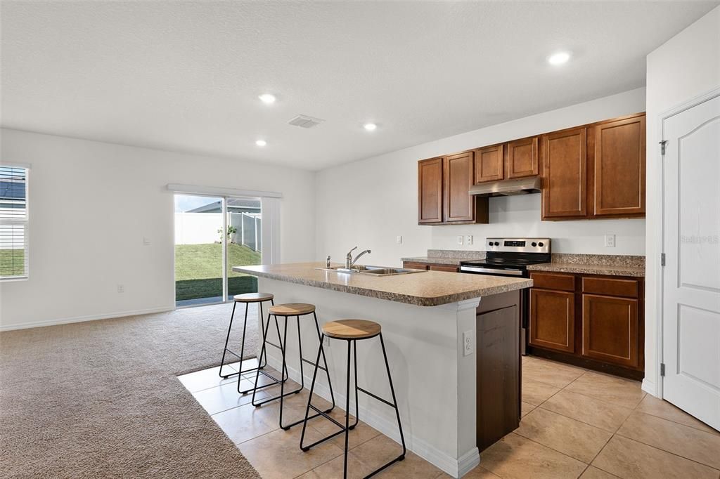 For Sale: $375,000 (5 beds, 3 baths, 2696 Square Feet)