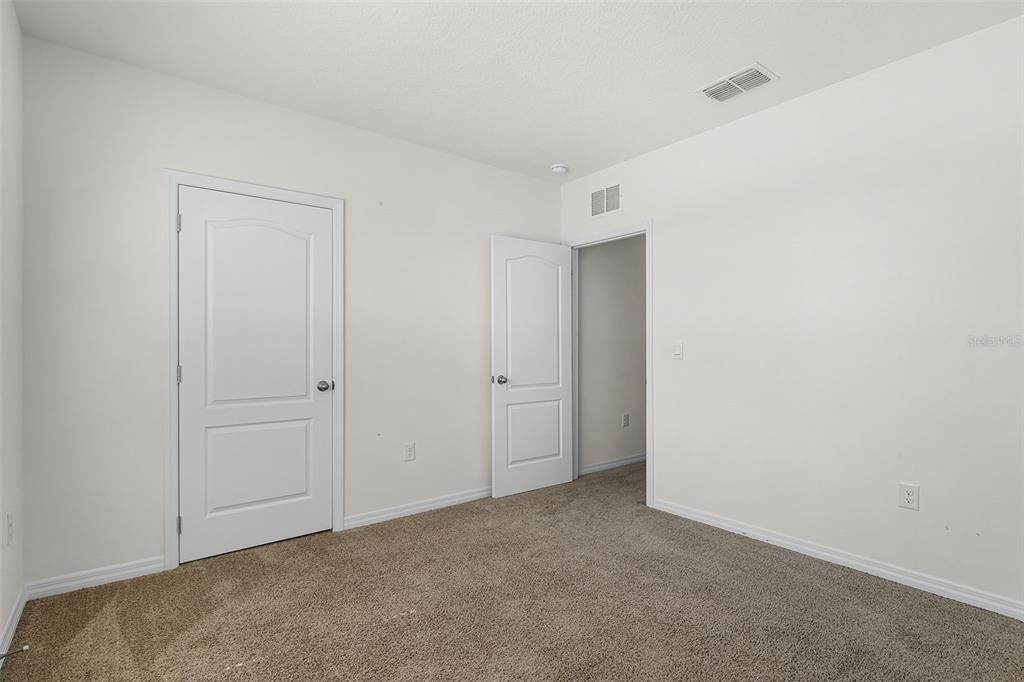 For Sale: $375,000 (5 beds, 3 baths, 2696 Square Feet)