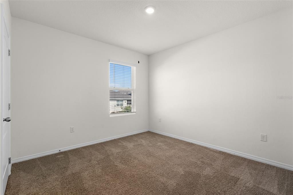 For Sale: $375,000 (5 beds, 3 baths, 2696 Square Feet)