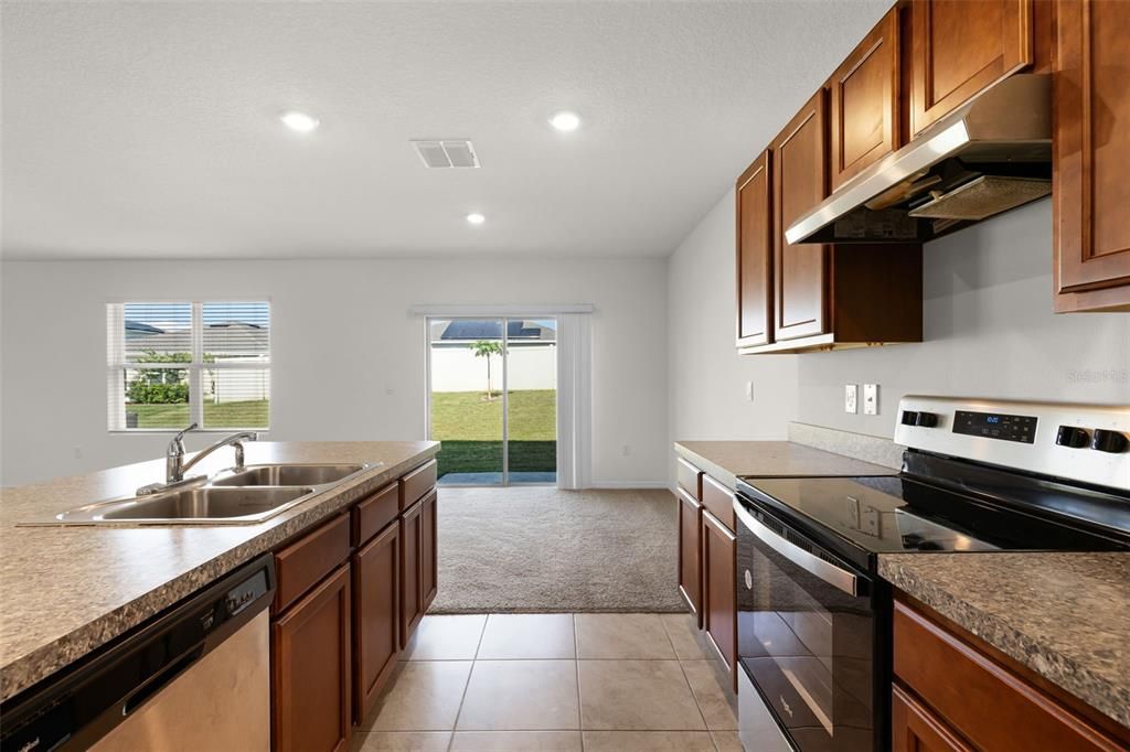 For Sale: $375,000 (5 beds, 3 baths, 2696 Square Feet)