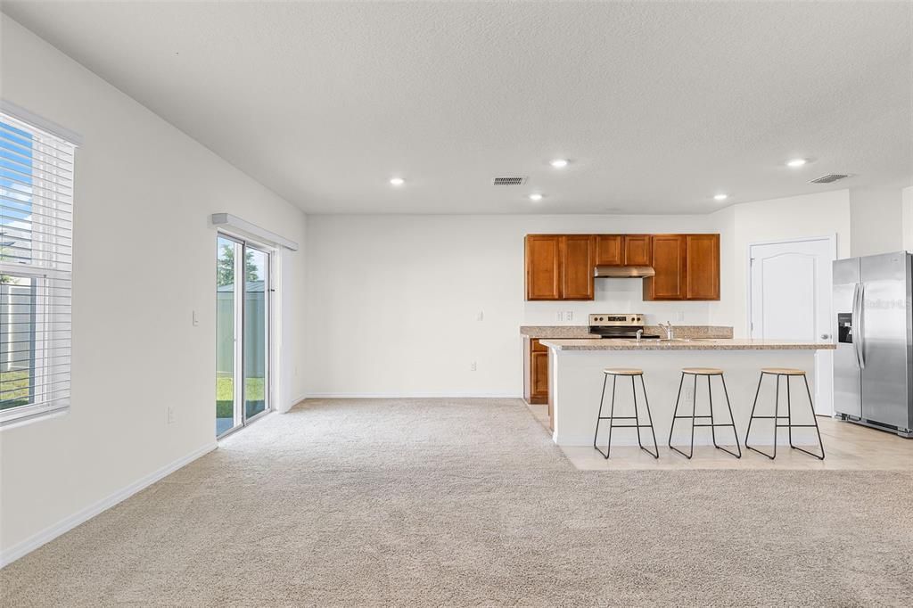 For Sale: $375,000 (5 beds, 3 baths, 2696 Square Feet)