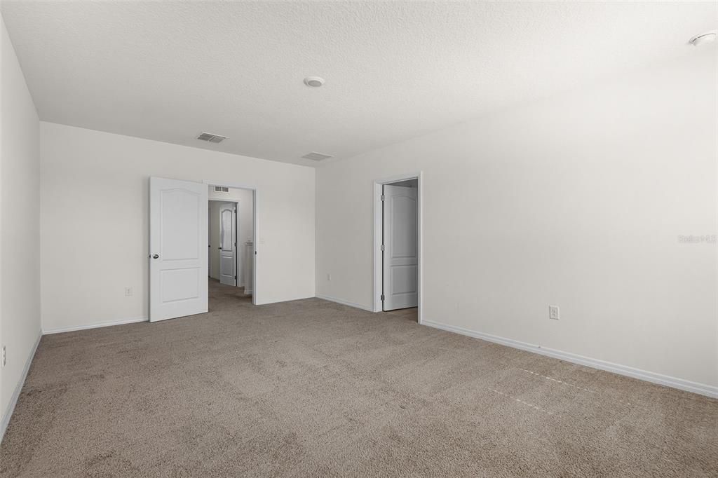 For Sale: $375,000 (5 beds, 3 baths, 2696 Square Feet)