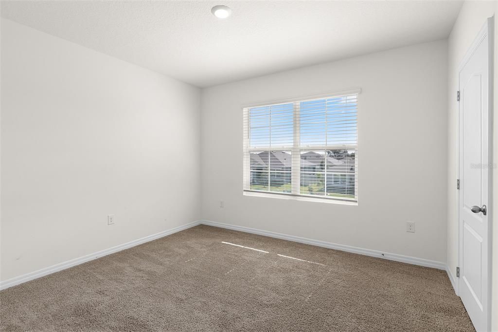 For Sale: $375,000 (5 beds, 3 baths, 2696 Square Feet)