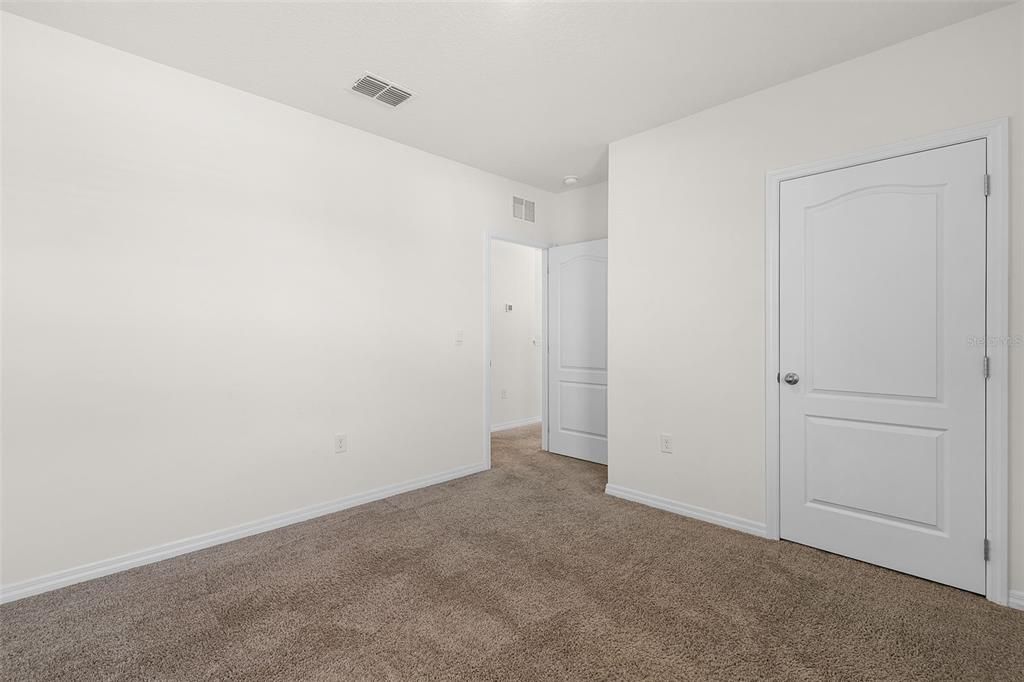 For Sale: $375,000 (5 beds, 3 baths, 2696 Square Feet)