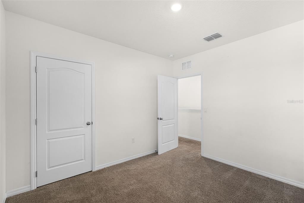 For Sale: $375,000 (5 beds, 3 baths, 2696 Square Feet)