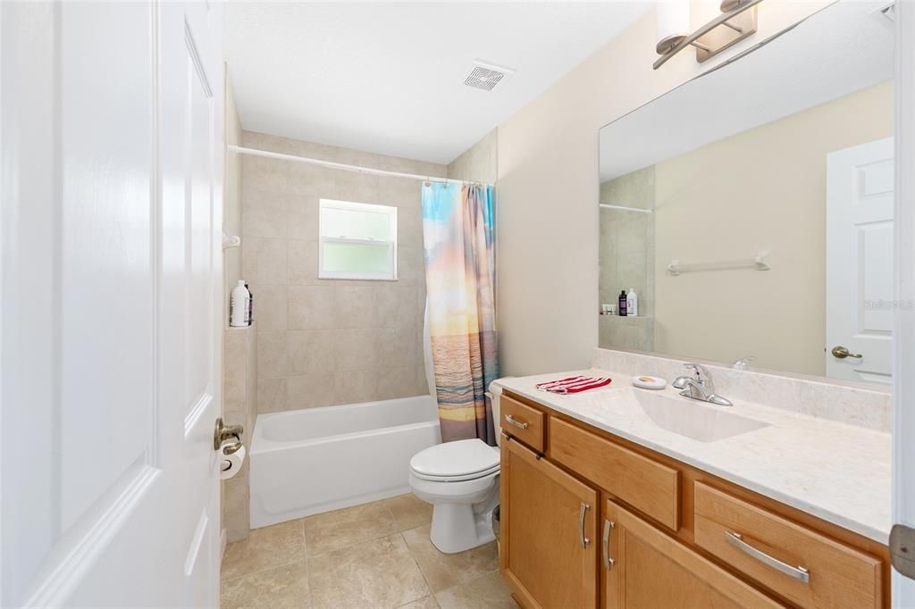 合同活跃: $330,000 (3 贝兹, 2 浴室, 1773 平方英尺)