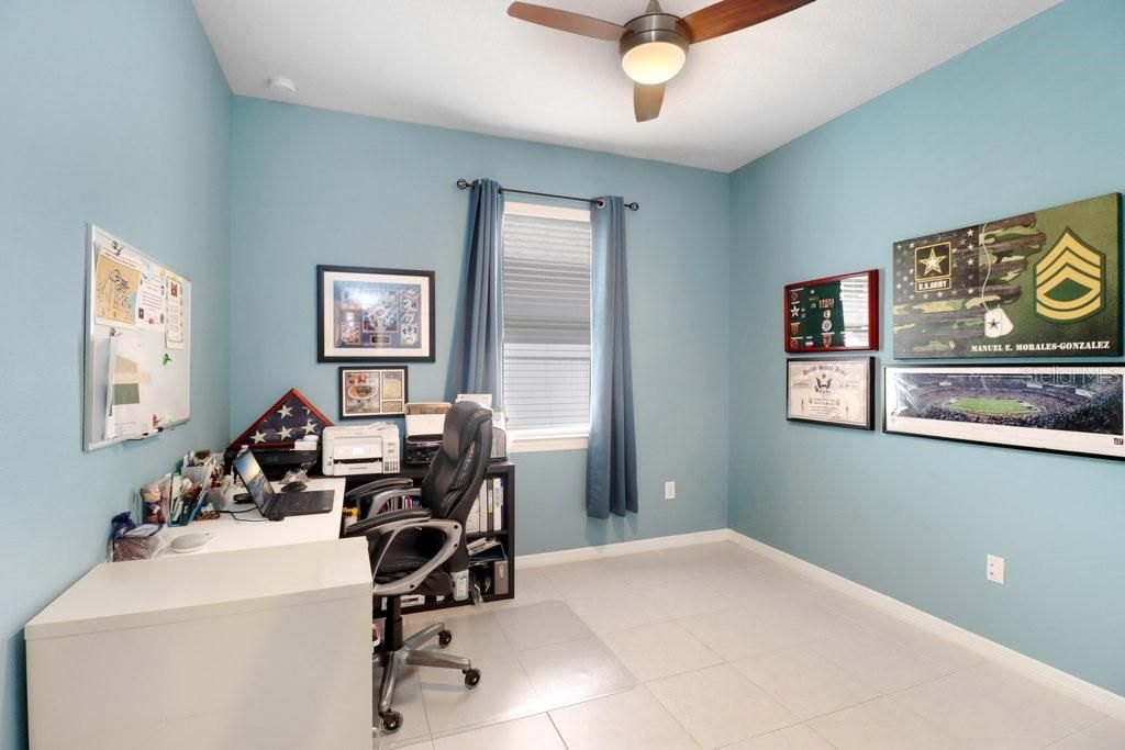 Activo con contrato: $549,900 (4 camas, 2 baños, 2484 Pies cuadrados)