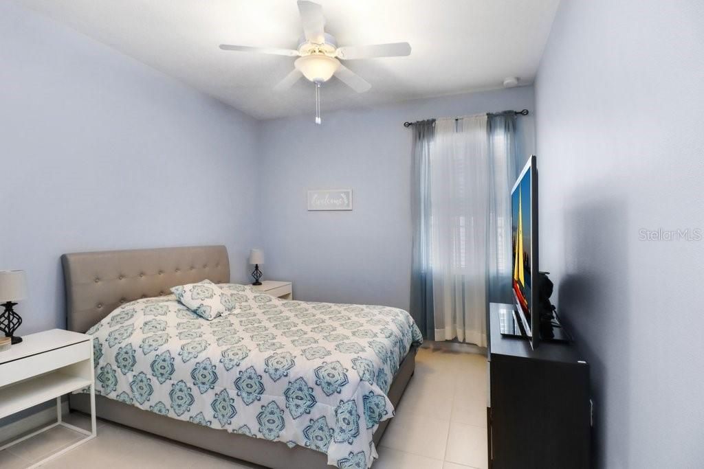 Activo con contrato: $549,900 (4 camas, 2 baños, 2484 Pies cuadrados)