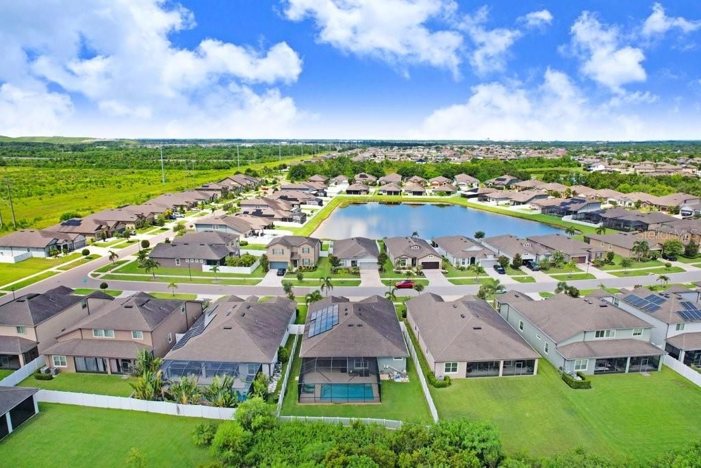 Activo con contrato: $549,900 (4 camas, 2 baños, 2484 Pies cuadrados)