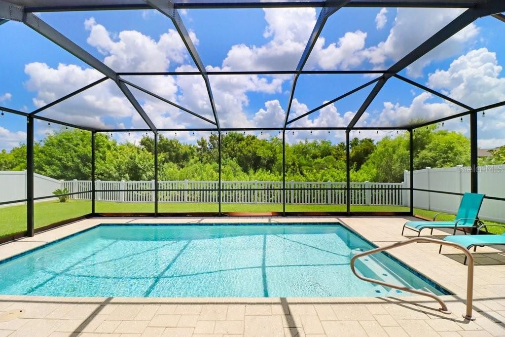 Activo con contrato: $549,900 (4 camas, 2 baños, 2484 Pies cuadrados)