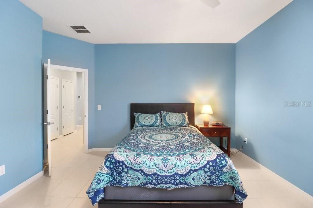 Activo con contrato: $549,900 (4 camas, 2 baños, 2484 Pies cuadrados)