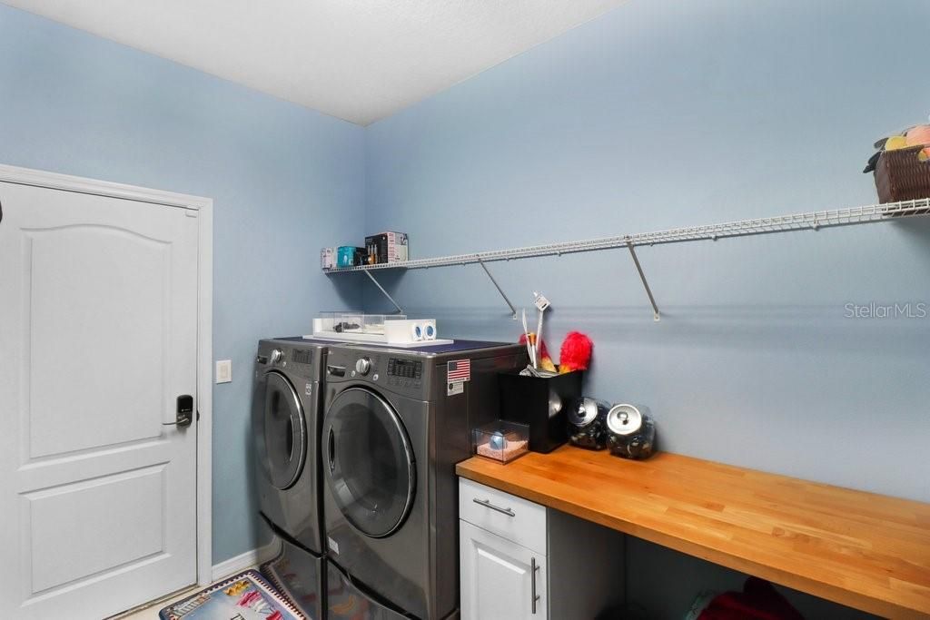 Activo con contrato: $549,900 (4 camas, 2 baños, 2484 Pies cuadrados)