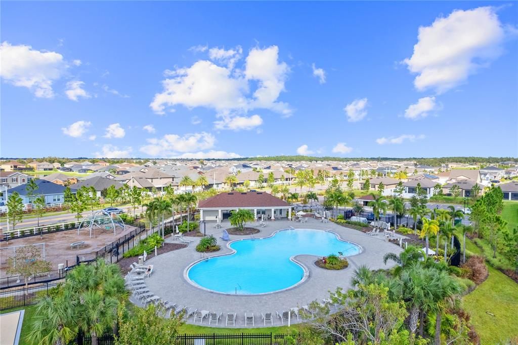 Activo con contrato: $549,900 (4 camas, 2 baños, 2484 Pies cuadrados)