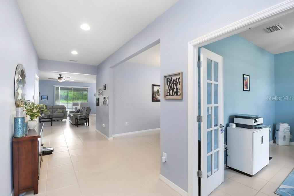 Activo con contrato: $549,900 (4 camas, 2 baños, 2484 Pies cuadrados)