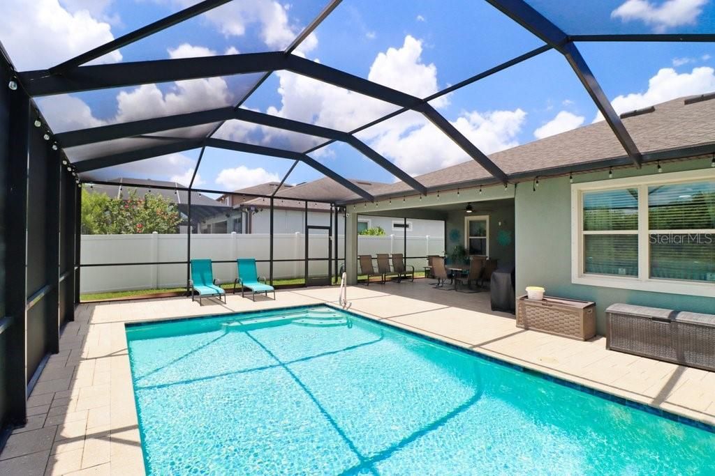 Activo con contrato: $549,900 (4 camas, 2 baños, 2484 Pies cuadrados)