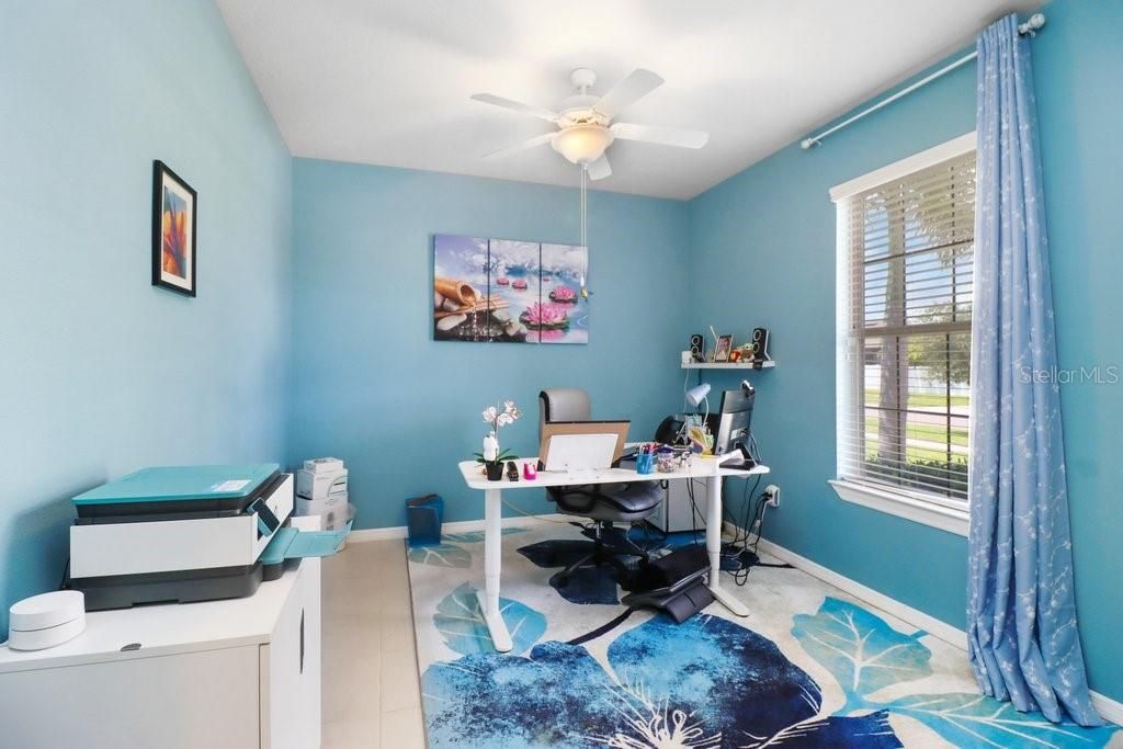 Activo con contrato: $549,900 (4 camas, 2 baños, 2484 Pies cuadrados)