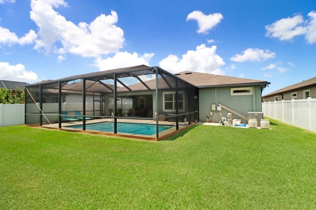 Activo con contrato: $549,900 (4 camas, 2 baños, 2484 Pies cuadrados)