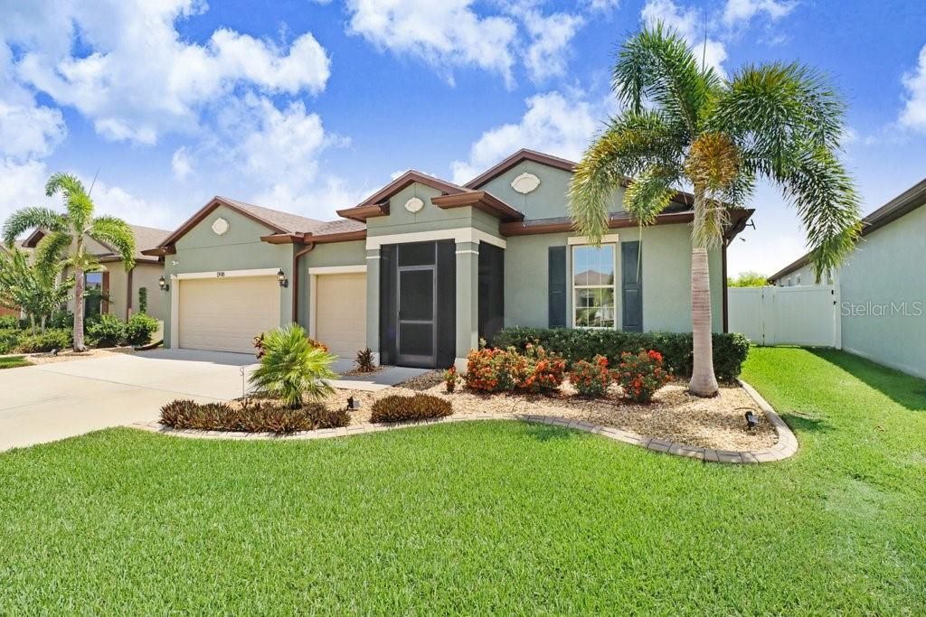 Activo con contrato: $549,900 (4 camas, 2 baños, 2484 Pies cuadrados)