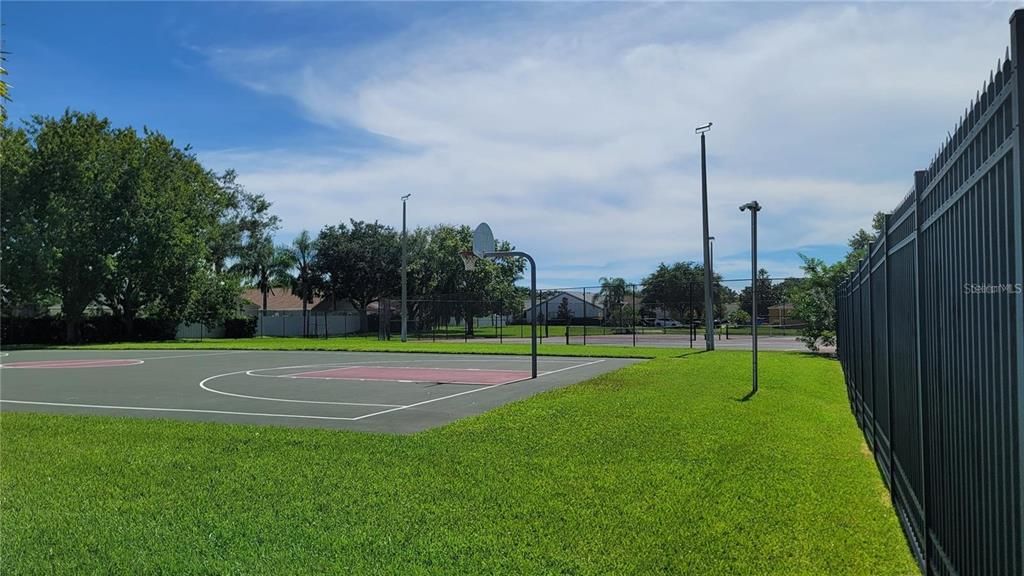 合同活跃: $1,975 (2 贝兹, 2 浴室, 1080 平方英尺)