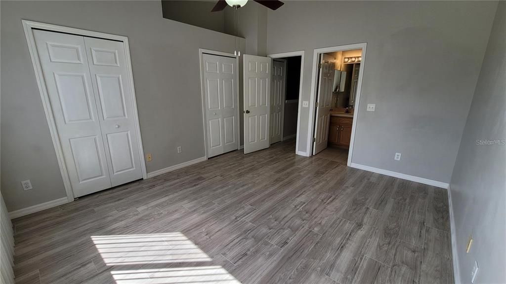 合同活跃: $1,975 (2 贝兹, 2 浴室, 1080 平方英尺)